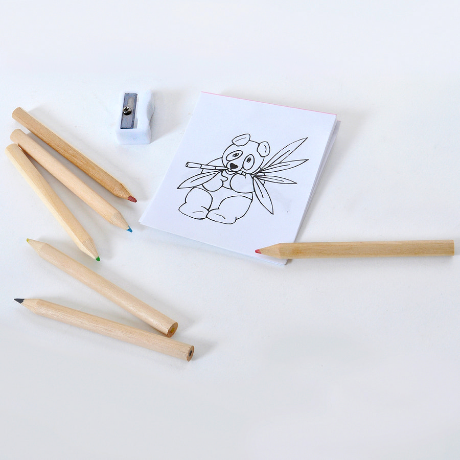 Набор цветных карандашей с раскрасками и точилкой "Figgy", 7,4х9х1,5см, дерево, картон, бумага. Фото �4